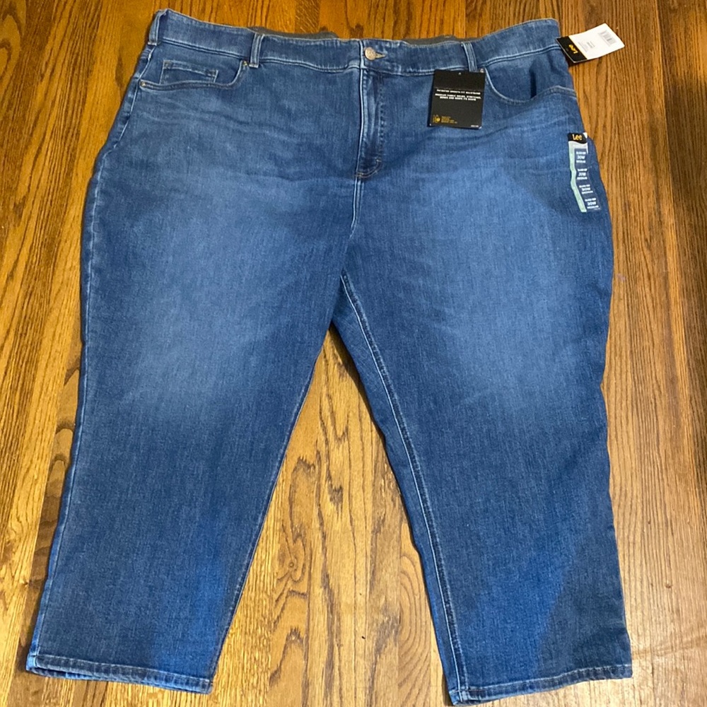 LEE WOMEN'S PLUS SIZE RELAXED CROP TAPERED LEG JEAN NEW WITH TAG